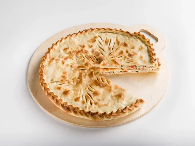 Осетинский пирог с курицей, сыром и болгарским перцем, 1 кг