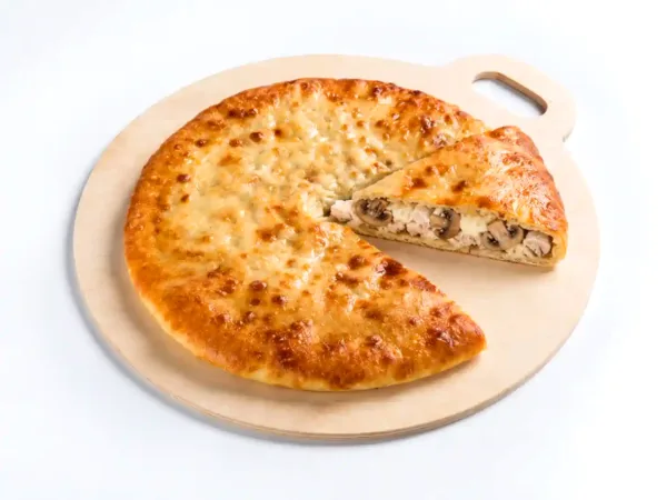 Пирог с индейкой, сыром и грибами — разрез начинки, диаметр 32 см